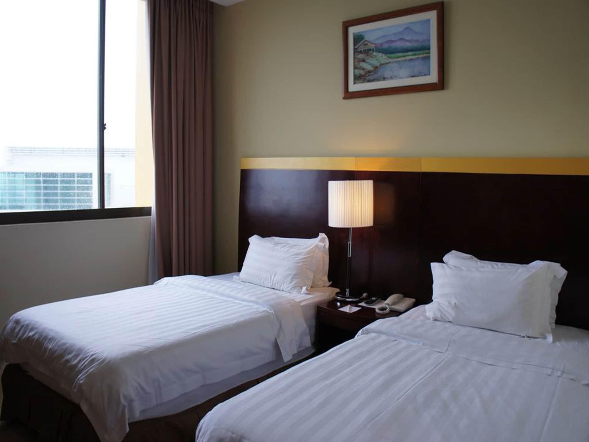 Gaya Centre Hotel 3*